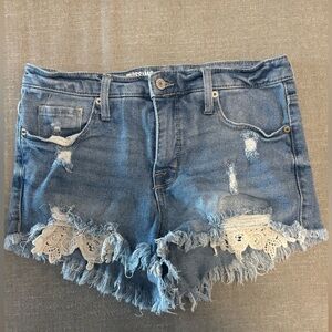 Size 6/28 Mossimo High Rise Jean Short with Exposed Pocket Detail